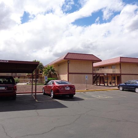 Knights Inn Phoenix At N Black Canyon Hwy Exterior photo